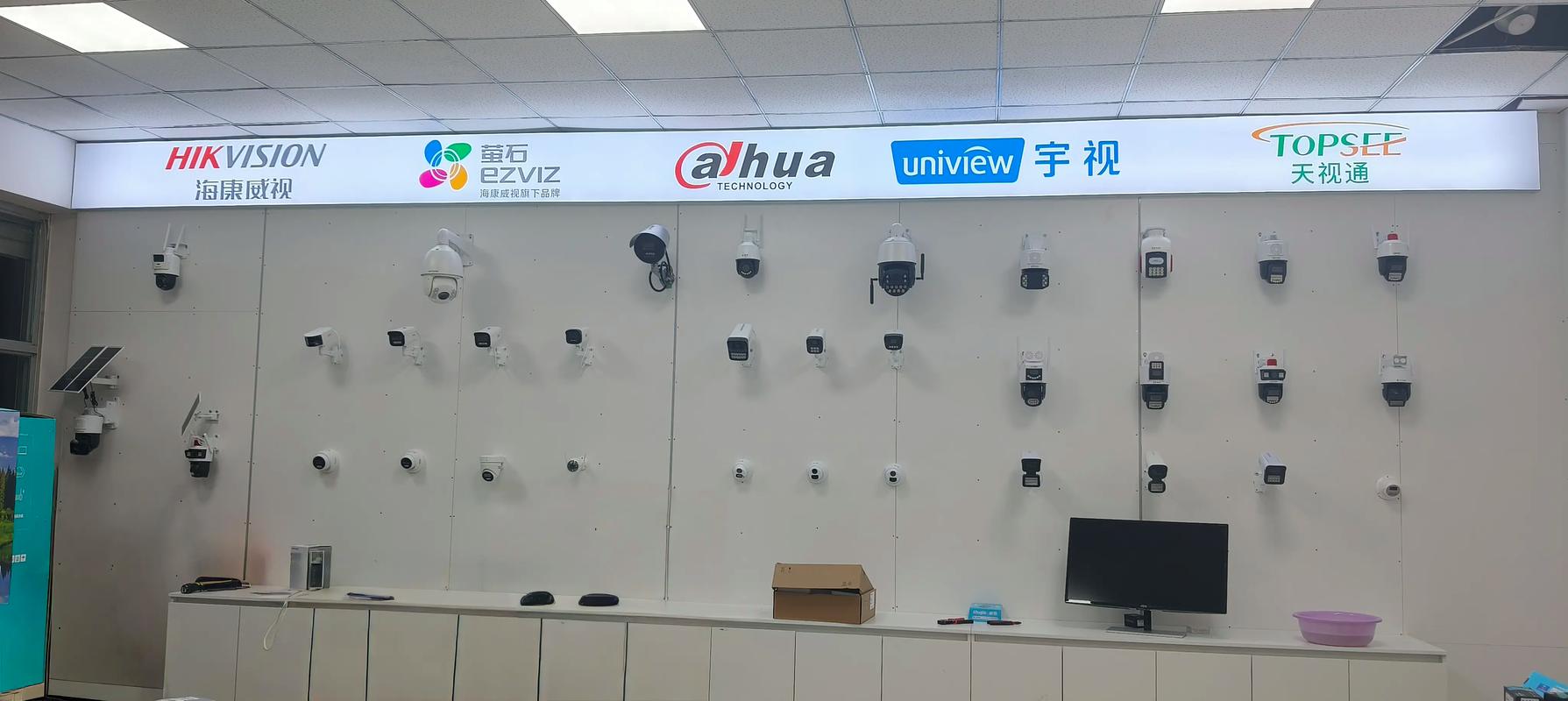 再过几天就能试营业了 通榆县最大的网络监控安防设备实体店